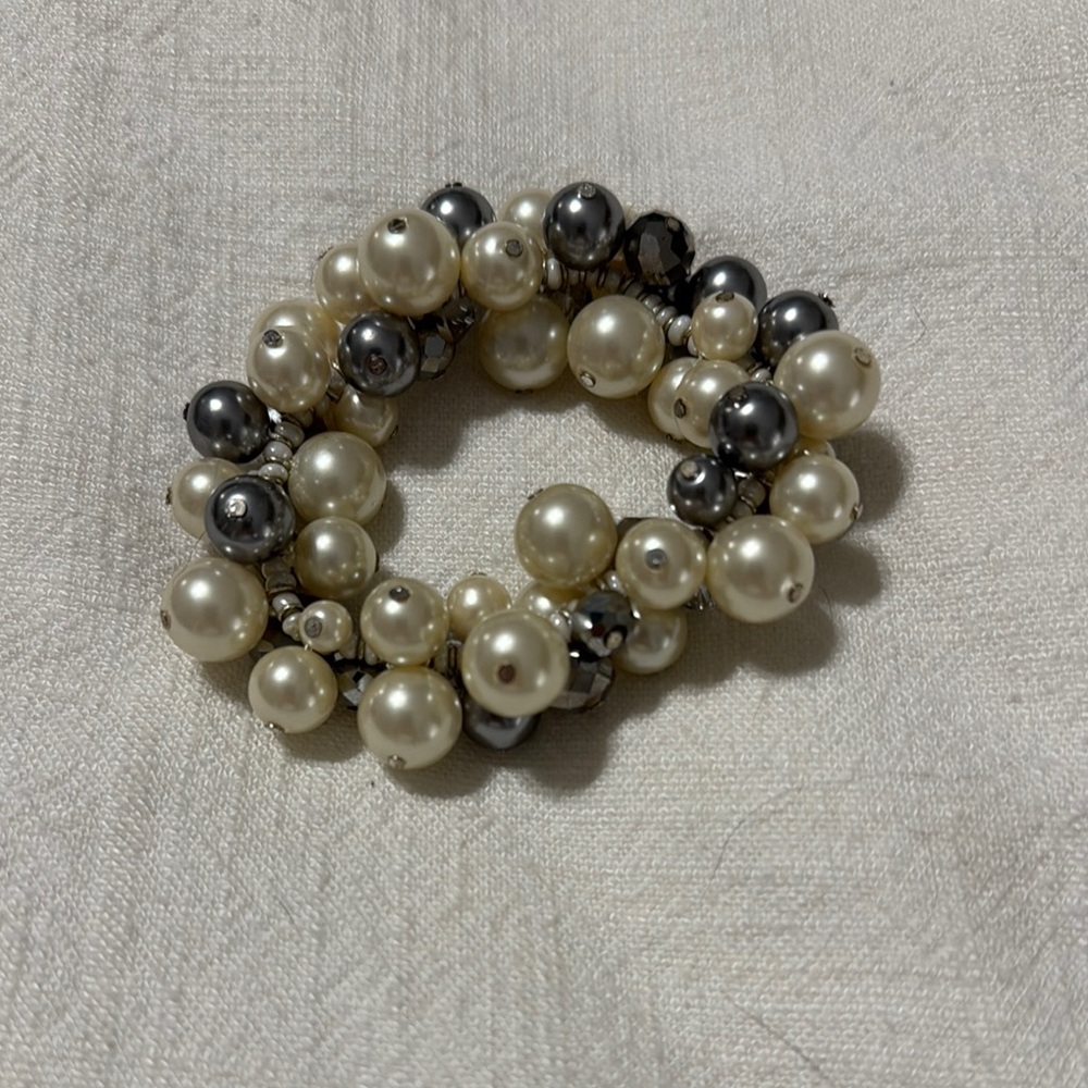 Elegant Pearl and Silver Bead Bracelet